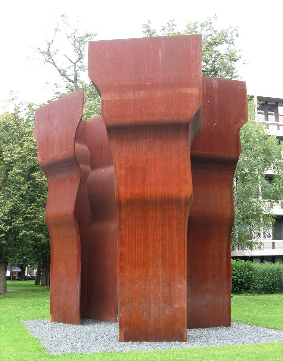 masiablanca's tweet photo. #IMPChillida
Escultor único, destacó por sus obras abstractas que fusionan forma y espacio. Utilizando materiales como hierro y piedra, ha dejado un legado artístico impactante y reflexivo. https://t.co/OhzgUYDfpw