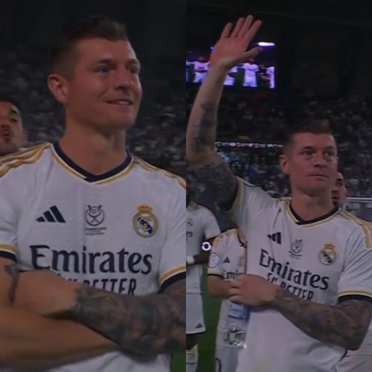 Este es el momento. Toni Kroos esperando la ceremonia de premiación de la Supercopa de España. De repente, las cámaras lo enfocaron y todos los aficionados árabes comenzaron a abuchearlo. ¿Cómo respondió? Sonrió y levantó la mano para agradecerles por el trato recibido durante