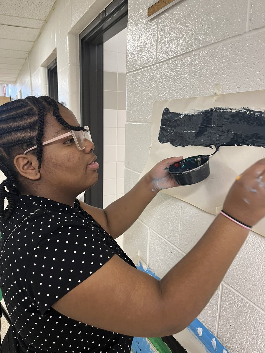 ColborneSchool's tweet image. Caught these students making a mess in the hall! Learning, art, and fun should always go hand in  painted hand. @kprschools