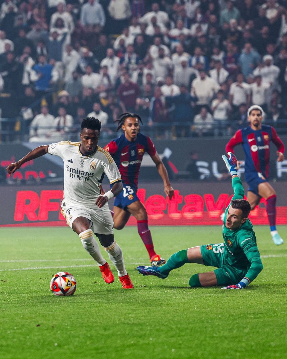 Finished for the night ⚽️⚽️⚽️
#HalaMadrid