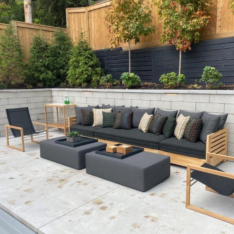 Throwback to this awesome backyard project in Toronto. We had a challenging grade to deal with and the site also had some beautiful old oak trees that needed protection. The client was really happy with the final result...⚒️🏊

#swimmingpool