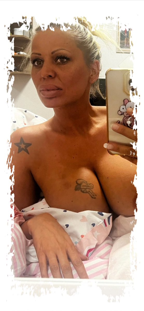 VickiVale20's tweet photo. Szép estét 😘 https://t.co/WfZ6ZhAbLs