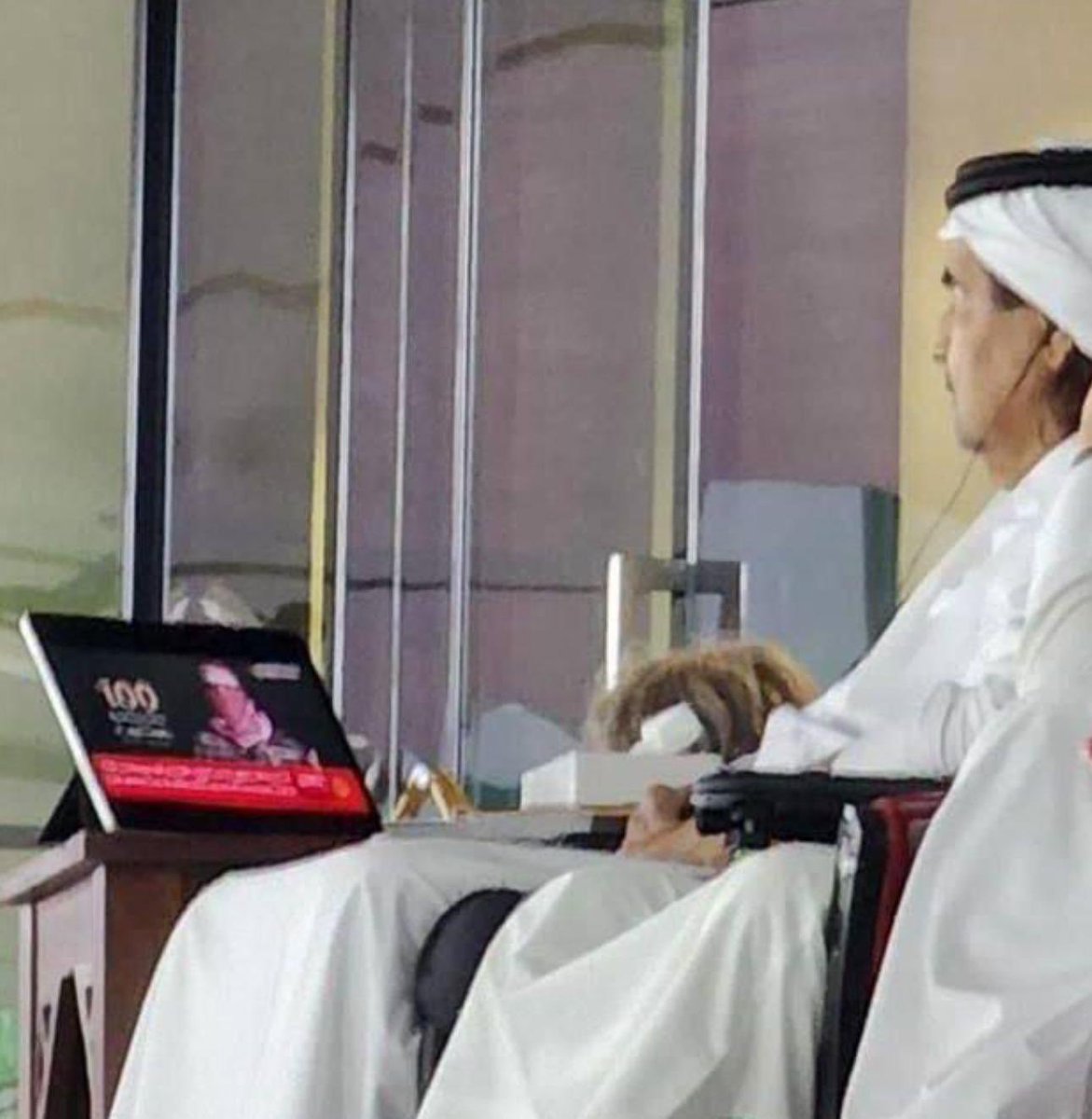 hard_qatar2022's tweet photo. لم تُثنهِ الأشياءلينسى غزةَ
في عزإنشغالٍ هانراهُ يُتابعُ
يُراقبُ الأحداث بقلبٍ ساهرٍ
ولإبنهِ المغوارتثورمواجعُ
لم ننسى كسرالحِصاروفكهُ
فيهِ ثباتاً للمواقفِ نابعُ
فالهُدنة كانت في ثراه ببيتهِ
لم ينسى يوماً أن يكون مُمانعُ
حمدٌ وفيهِ العزُ يبقى شامخاً
صوتُ المواقف فيهِ يبقى هاجعُ https://t.co/FAsBoevdbt