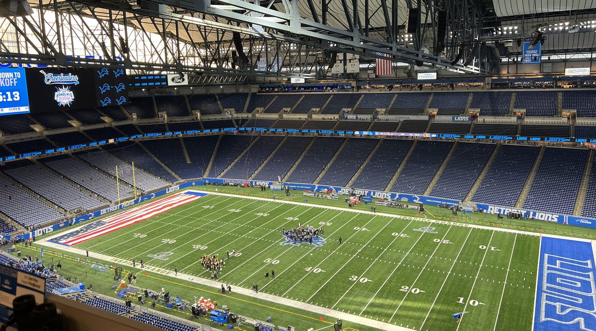DetroitPodcast's tweet photo. Thank you guys for the privilege of being here at Ford Field. To read us for 5 years and support our coverage, makes the grind worth it #AllLions #SI #DSP #Podcasts #ArenaGroup #OaklandPress Not dreaming. Lions in the playoffs at home sooooooooon https://t.co/fwVBsznBws