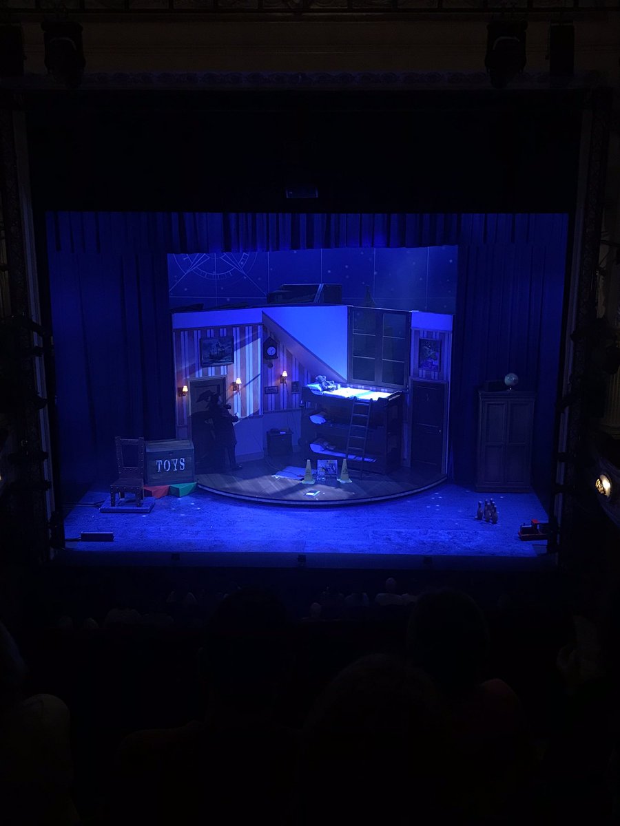 maxp26's tweet photo. Enfin vu cette merveille qu’est #PeterPanGoesWrong ! C’est absolument et génialement hilarant (oh yes it is !)
@mischiefcomedy toujours les meilleurs https://t.co/ODqdwRlNYj