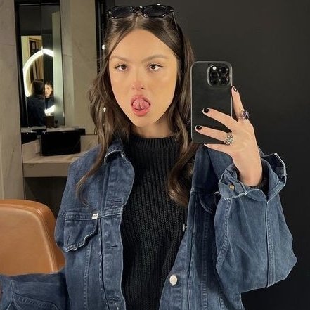 velasquesito's tweet photo. billie eilish &amp; olivia rodrigo being the same person a thread https://t.co/I5IRSlJw4f