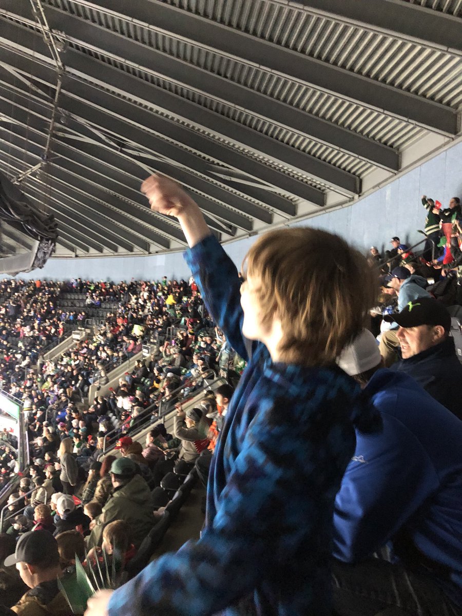SimProBlue's tweet photo. @CoultersRx #snapshotgiveaway Go Knights Go!! @LondonKnights #GiddyUp https://t.co/LRIYxOa5FX