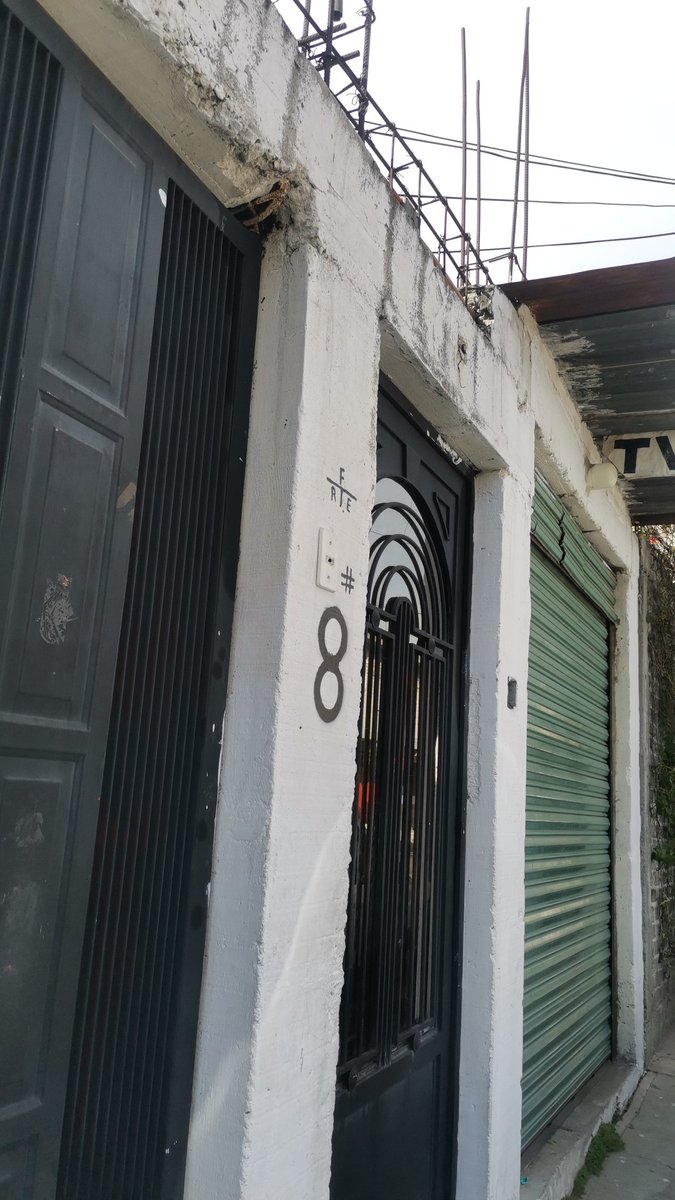 AnitasHouse1's tweet photo. @Alc_Iztapalapa Por favor si pueden a tener una pequeña fuga de agua que tenemos en la calle de Prol. Olivos, enfrente del número 8, entre Bilbao y diagonal Bilbao, Col. San Juan Xalpa. https://t.co/egnOQV1kbn