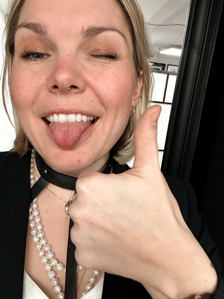 ancejaks's tweet photo. Ar pāris ģimeniskajiem vakariem un galda spēlēm, ar jaunu pīrsingu, fancy vakariņām, dejām uz Skapja letes, episku draugu balli, jaunu tetovējumu, vecāku apciemošanu un pārāk maz miega ir noslēgusies mana dzimšanas dienas nedēļa. Rezumē: man ir daudz, par ko būt pateicīgai. #33 https://t.co/sw8GWe6QU7