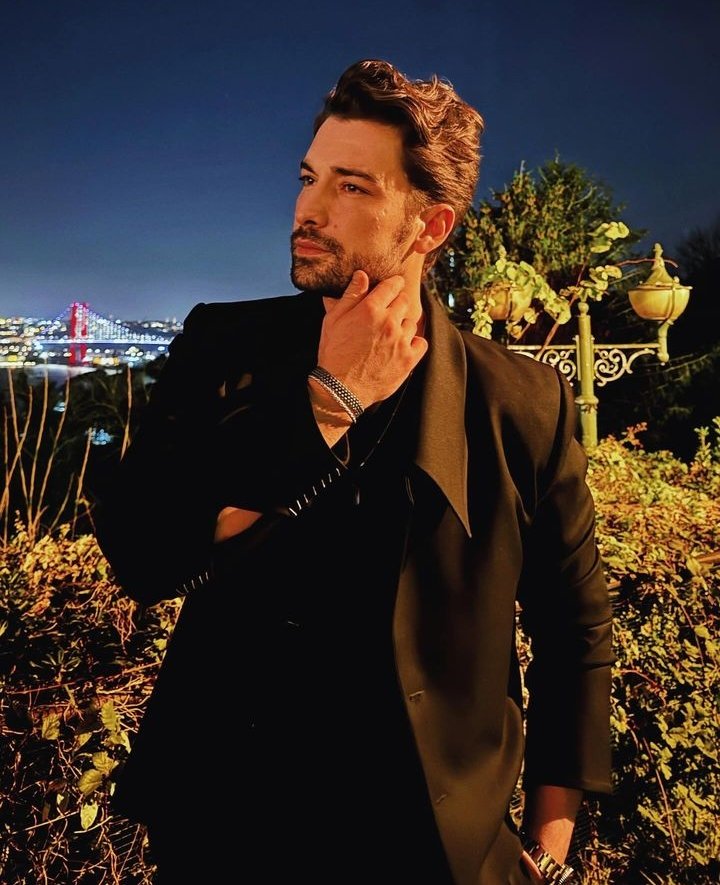 rubenn98's tweet photo. Feliz cumpleaños ❤️
Iyi ki Doğdun🥳🎉
#AlpNavruz @AlpNavruz https://t.co/Hkt71y5E0J