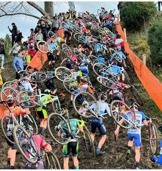 El mejor Campeonato de España de Ciclocross de la historia. En Amurrio. De la mano de Kuskumendo MTB.

#CECXAmurrio2024

(Desconozco el autor de la foto, pero me parece super guapa)