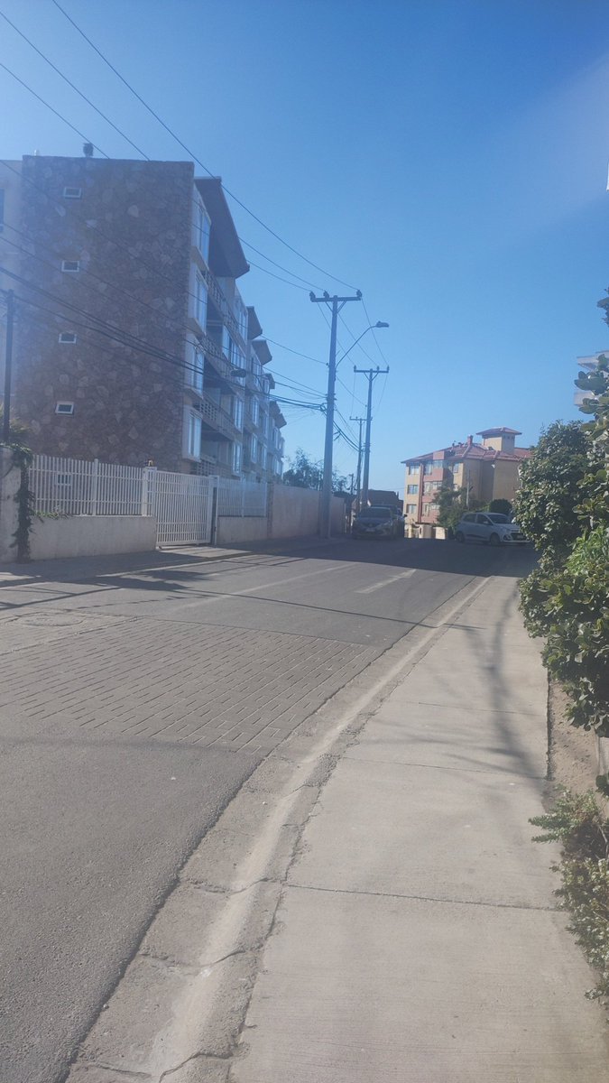 NaneChica's tweet photo. @alertaconcon @municoncon alguna posibilidad de volver a demarcar esos pasos peatonales https://t.co/UgHZY2Gvs6