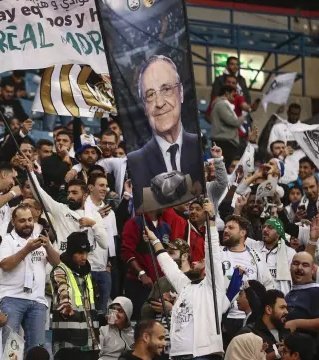 Reycholosimeone's tweet photo. Buen nicho de mercado ha encontrado el Madrid en Arabia. Una afición enfervorecida que anima más que el mismísimo Bernabéu. Sería un buen lugar para que el Madrid jugara de local la Superliga. https://t.co/uUD3mc6MM0