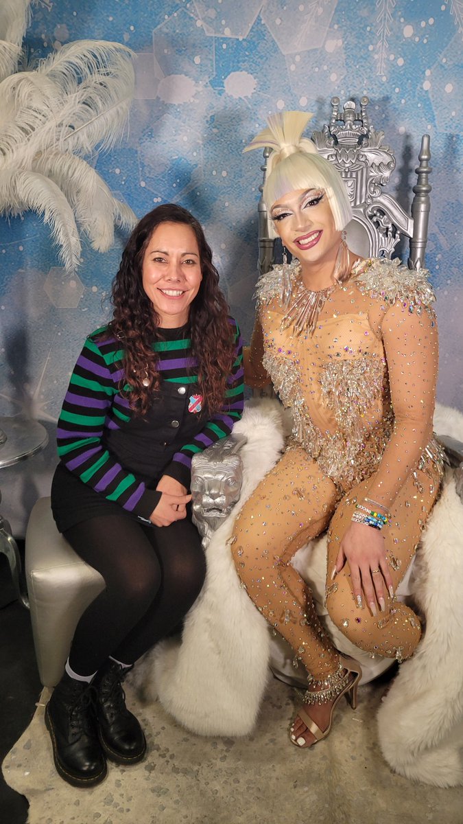 KimmieSam07's tweet photo. @denalifox  great to meet you yesterday... my Figure skating Queen 💜❄️👑⛸️ https://t.co/824Gphtodj