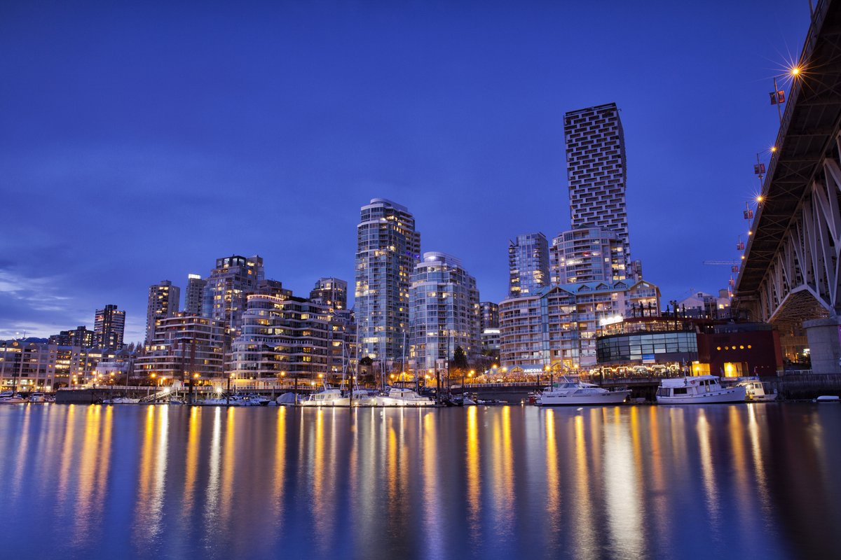 Extremely cold temperatures across #BC lead to new peak hourly electricity demand record Friday night - 11,300 MW. Despite record-breaking demand, we are able to meet the needs of our customers and help out our neighbours. Read more: bit.ly/3HljKJq