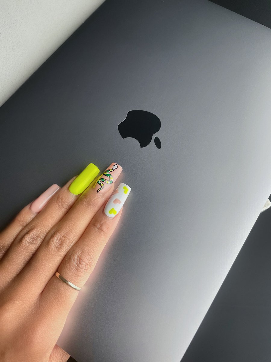 AvishaiEl's tweet image. …nothing like writing product descriptions for a wonderful client on a SUNday.  👍🏽💫✍🏽📝💅🏽

#uxcopywriting #copywriter #writer #holistichealth