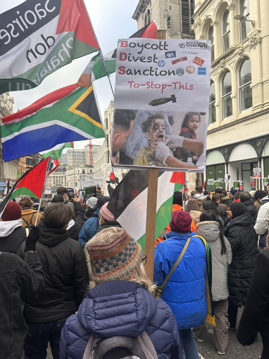 PatmccarthyPat's tweet photo. 500k at London Palestinian solidarity demo. Great sense of solidarity with fun and bitter seriousness mixed in. Even the speeches which normally bore me rigid were top notch Corbyn taking top prize. https://t.co/tKYHDegXwy