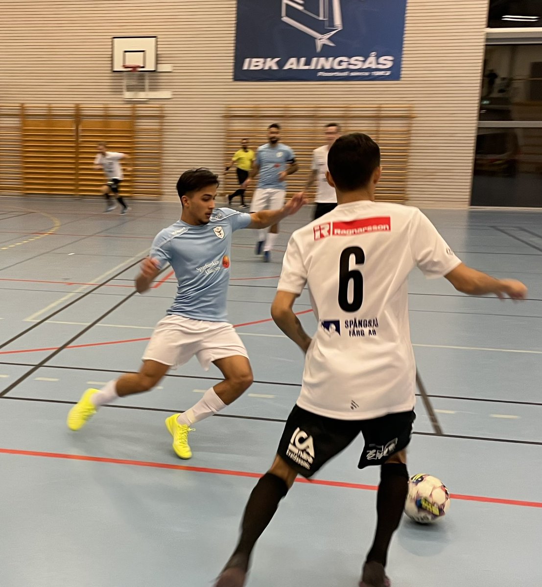 AlingsasC's tweet photo. Två matcher spelade i kväll: 
U-laget spelade 7-7 mot Mariedal. 
Div 2-laget spelade jämnt men föll i slutet med 4-7 mot Åsarp-trädet. https://t.co/MIzlPQC8f3