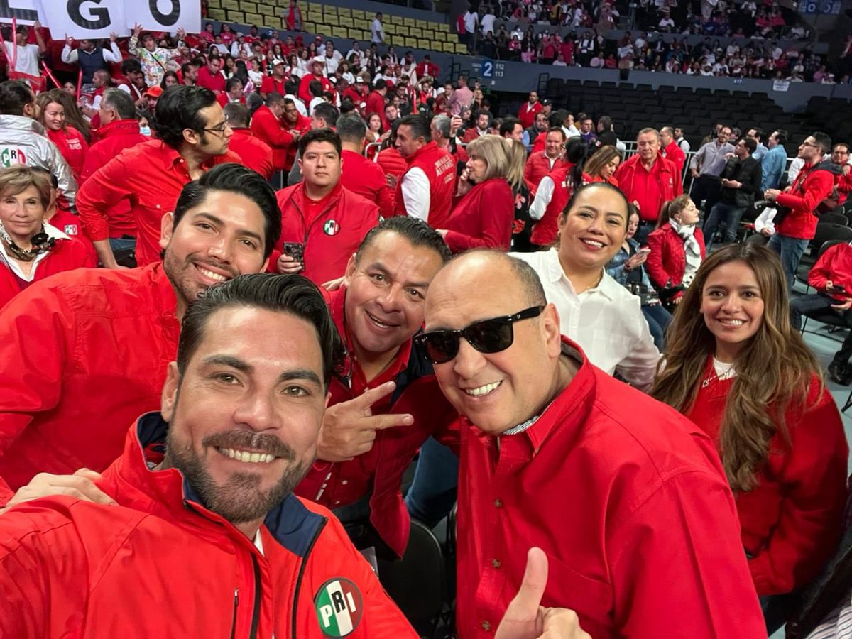 ChrisCastroB's tweet photo. ¡LLENO TOTAL! El cierre de precampaña de @XochitlGalvez fue todo un éxito. ¡Vamos con todo para ganar! 👊🏼🇲🇽

#MéxicoVaConX https://t.co/vlwiP38ddu