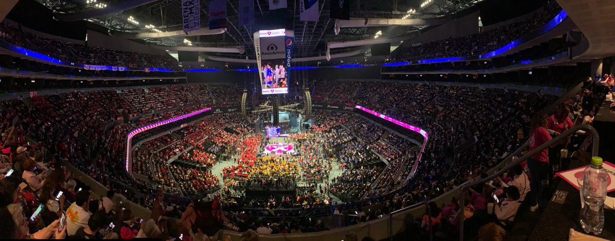 ChrisCastroB's tweet photo. ¡LLENO TOTAL! El cierre de precampaña de @XochitlGalvez fue todo un éxito. ¡Vamos con todo para ganar! 👊🏼🇲🇽

#MéxicoVaConX https://t.co/vlwiP38ddu