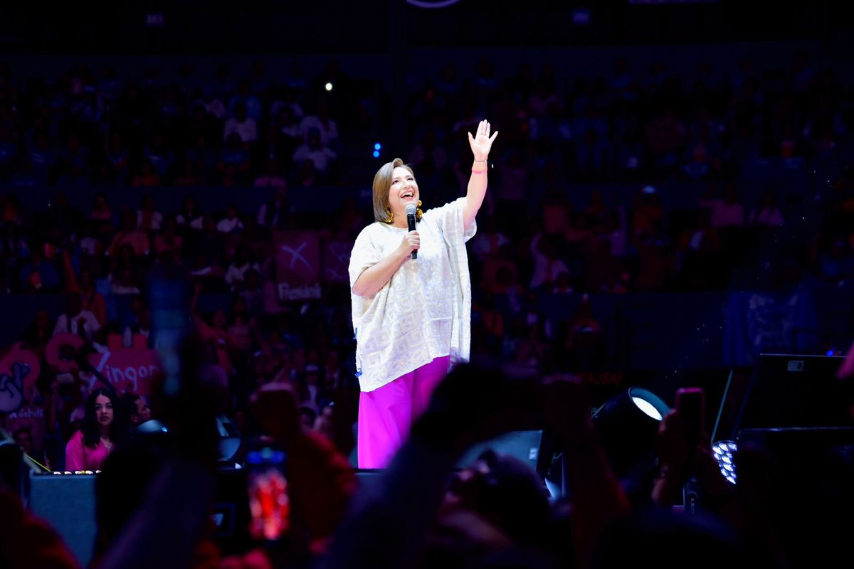 ChrisCastroB's tweet photo. ¡LLENO TOTAL! El cierre de precampaña de @XochitlGalvez fue todo un éxito. ¡Vamos con todo para ganar! 👊🏼🇲🇽

#MéxicoVaConX https://t.co/vlwiP38ddu