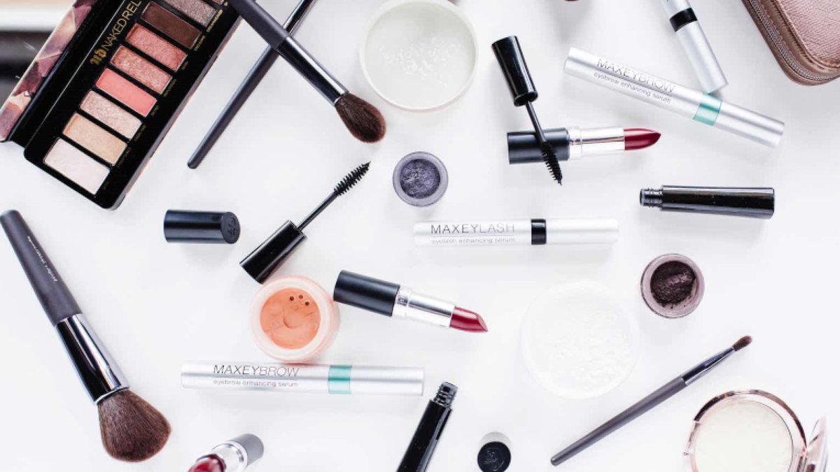 #Make-Up – Was brauche ich für einen perfekten #Teint?

Jeder möchte einen perfektes Finish, wenn es um das Auftragen von Make-Up geht. Aber gerade für Anfänger ist es schwierig sich in der Welt von Concealer, Foundation und Primer zurechtzufinden...

frauenseite.ch/frauenseite/be…
