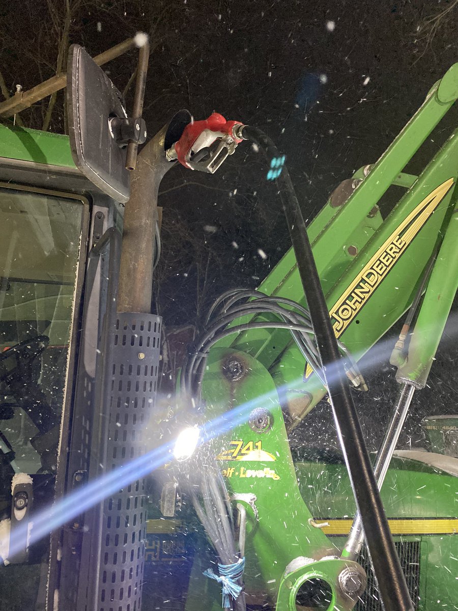 Life hack for my southern friends freezing. Frozen fuel nozzle? Don’t bop it, thaw it! Deere’s don’t just work well, they heat nicely too! #johndeere #worksmarter