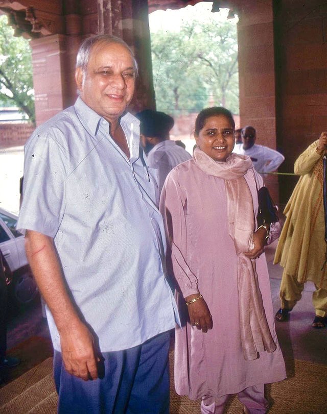 बहुजन आंदोलन के सबसे मजबूत स्तम्भ

करोड़ों दबे-कुचले शोषित वंचित तबकों के लोगों की आवाज बहनजी
उनके जन्मदिन यानि जन कल्याणकारी दिवस की हार्दिक बधाई और शुभकामनाएं 🌸💐🎊🎉🎂🌸💐
#भारत_की_बेटी_बहनजी
<a href="/bspindia/">Bahujan Samaj Party</a>
<a href="/samyak_samaj/">S4</a>
<a href="/BahujanCarawan/">BahujanCarawan</a>