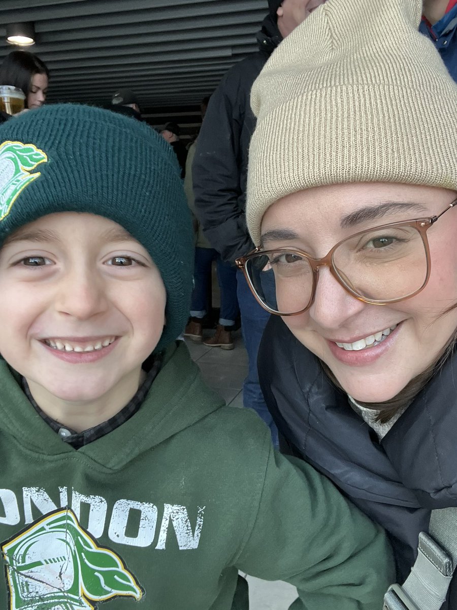 Cmdevincenzo's tweet image. Go knights go! @CoultersRx @LondonKnights  section 113 row H, seat 12!!! (A stick for the little guy would be amazing!)