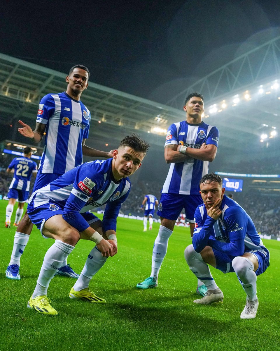 FCPorto's tweet photo. Sim, temos uma tradição nova😅📸

#FCPSCB https://t.co/McYXVWXibf