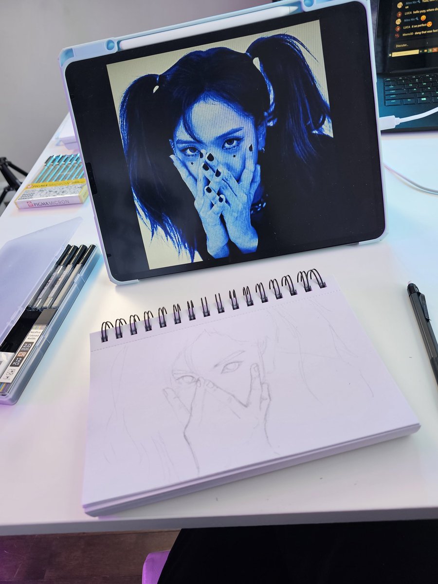 Drawing live come say hi 👋 https://t.co/pcSbMJAKkN