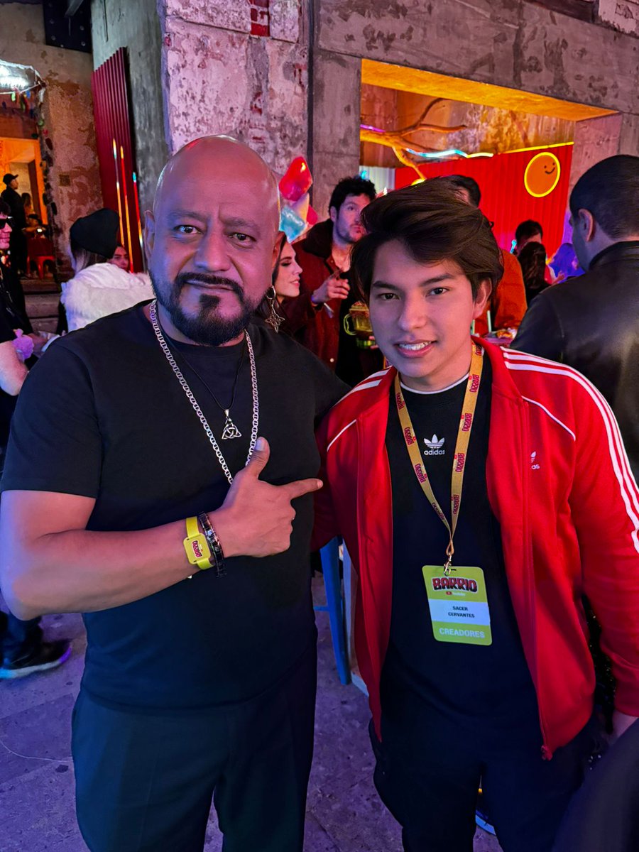 EsoterismoAyuda's tweet photo. Con Sacer Cervantes
#youtubemexico #sacercervantes #sacer #tuesta #reuniondeyoutubers #fiestadeyoutube #esoterismoayudaespiritual #youtubemexico #youtube #youtubers https://t.co/namgp6ikNK