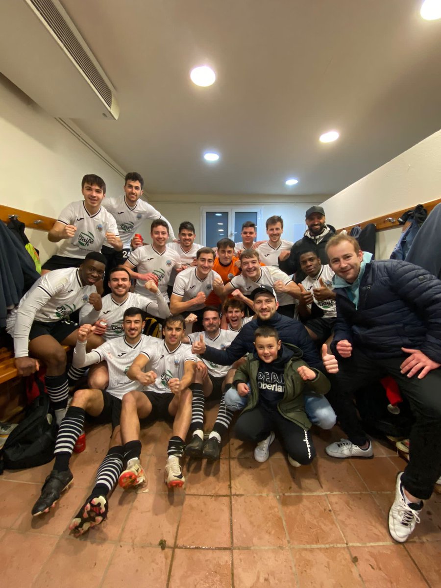 SANTPRI 3-0 <a href="/CPSfutbol/">C.P.SANTJOANENC</a> 

Ahir vam tornar a jugar com a locals i ho vam fer guanyant un partit que vam dominar. No vam concedir ocasions i vam materialitzar les que vam tenir a la segona meitat. Dissabte tancarem la primera volta a un dels camps més complicats <a href="/1uecampdevanol/">U. E. Campdevànol</a>.