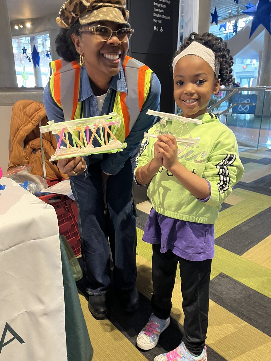 teamtechboy's tweet photo. What’s up #TeamTechBoy !! I had a BLAST yesterday at the St. Louis Science Center’s STEM Showcase! 🚀🎮 My highlight: conquering the gaming room, while my little sis took flight in the Boeing plane! ✈️
#STEMAdventures #FamilyFun #sciencecenter #stem #steam #techboy #sciencegirl https://t.co/nnoTWI6A2I