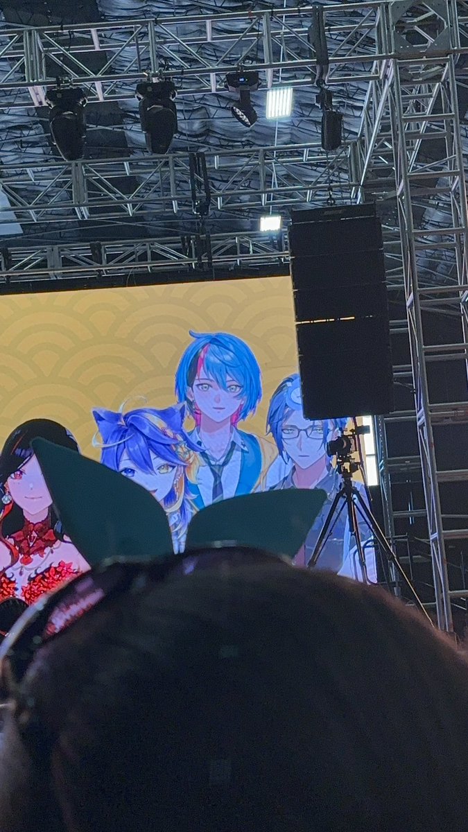 Yuehua_8's tweet photo. He doesn’t know two kyomodachi VTL birthday project members are watching him side by side…#ANIMEImpulseLA2024 #kyolive #kyokaneko https://t.co/wCVmldECvz