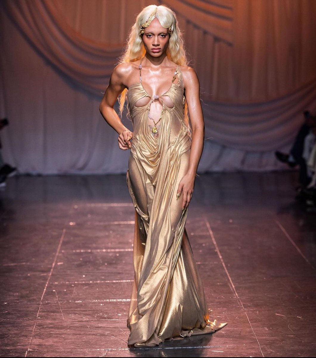 passionforhf's tweet photo. desperately need a greek mythos movie where the goddesses dress in di petsa https://t.co/HmHlVplkLW