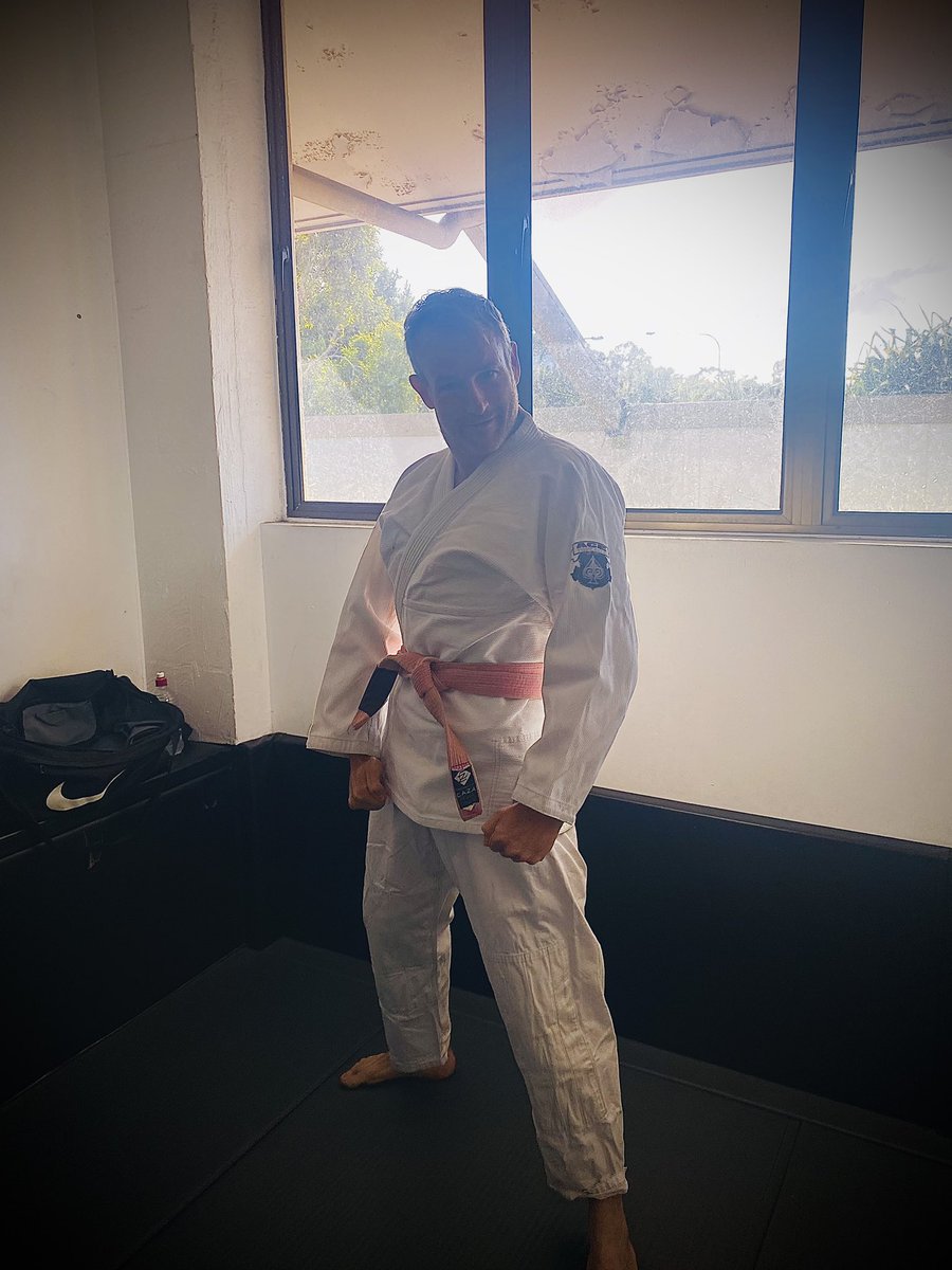 KitDavisChef's tweet image. Went to Noosa . Tried ju-jitsu (it hurt like fuck) said gday to @JoshAmberger . Did a triathlon. Got a flat. Rode to T2 on the rim. It was hot. It was fun . I wanna go back 😭