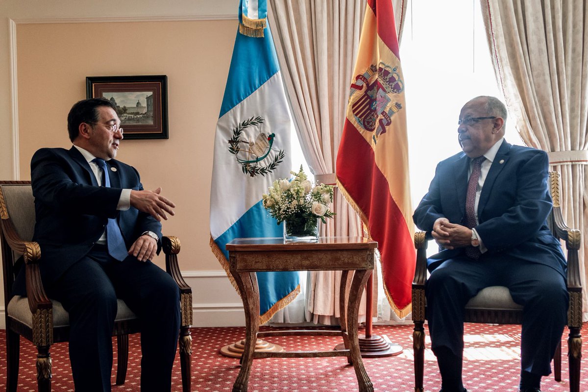 jmalbares's tweet photo. En Guatemala me he reunido con mi nuevo homólogo, Carlos Ramiro Martínez. Le he reiterado el apoyo de España al nuevo gobierno del Presidente @BArevalodeLeon. Apoyamos la democracia guatemalteca frente a cualquier intento de obstaculizar el cumplimiento del resultado electoral. https://t.co/humIQXy0VZ