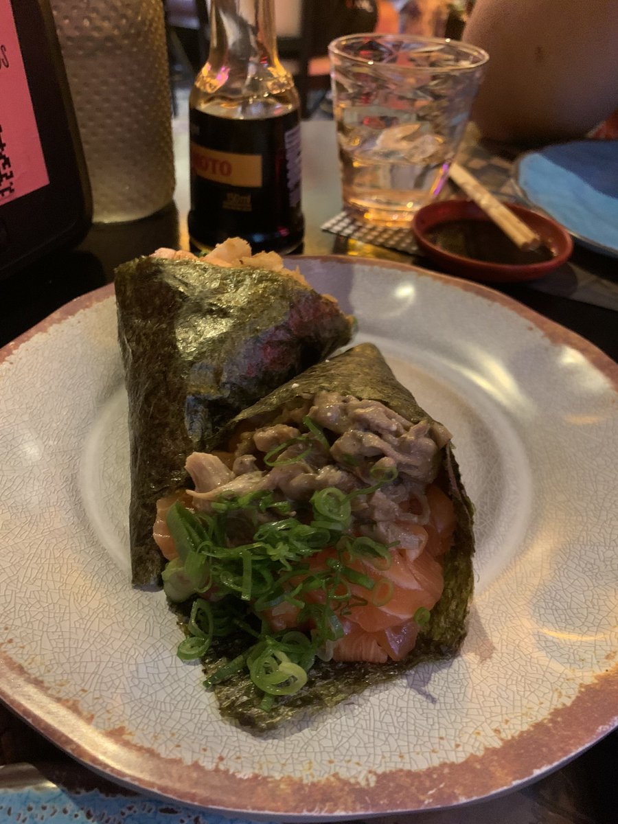 bu0ble's tweet photo. omad de hj, macetei uns sushis e pra finalizar um cafezinho com 2 macron

vou fazer 7 dias de omad pra me adaptar e voltar aos nfs mais longos https://t.co/LeW1MqXbO2