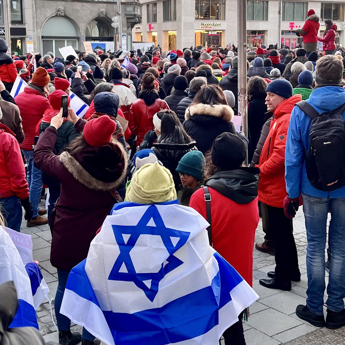 📍 München, Marienplatz, 14.1.2024.
#BringThemHomeNow
#RunForTheirLives