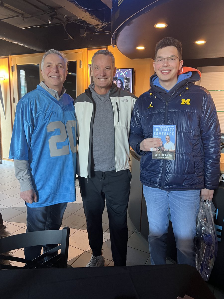 EKPass's tweet photo. Hey Detroit fans! 🏒 Enjoying an amazing time with you at @Hockeytown. Swing by, and let's share the @DetroitLions excitement! I'll be signing copies of my new book until 5:30🦁 #DetroitFans #Hockeytown #GoLions #theUltimateComeback https://t.co/YHOFBO0ciO