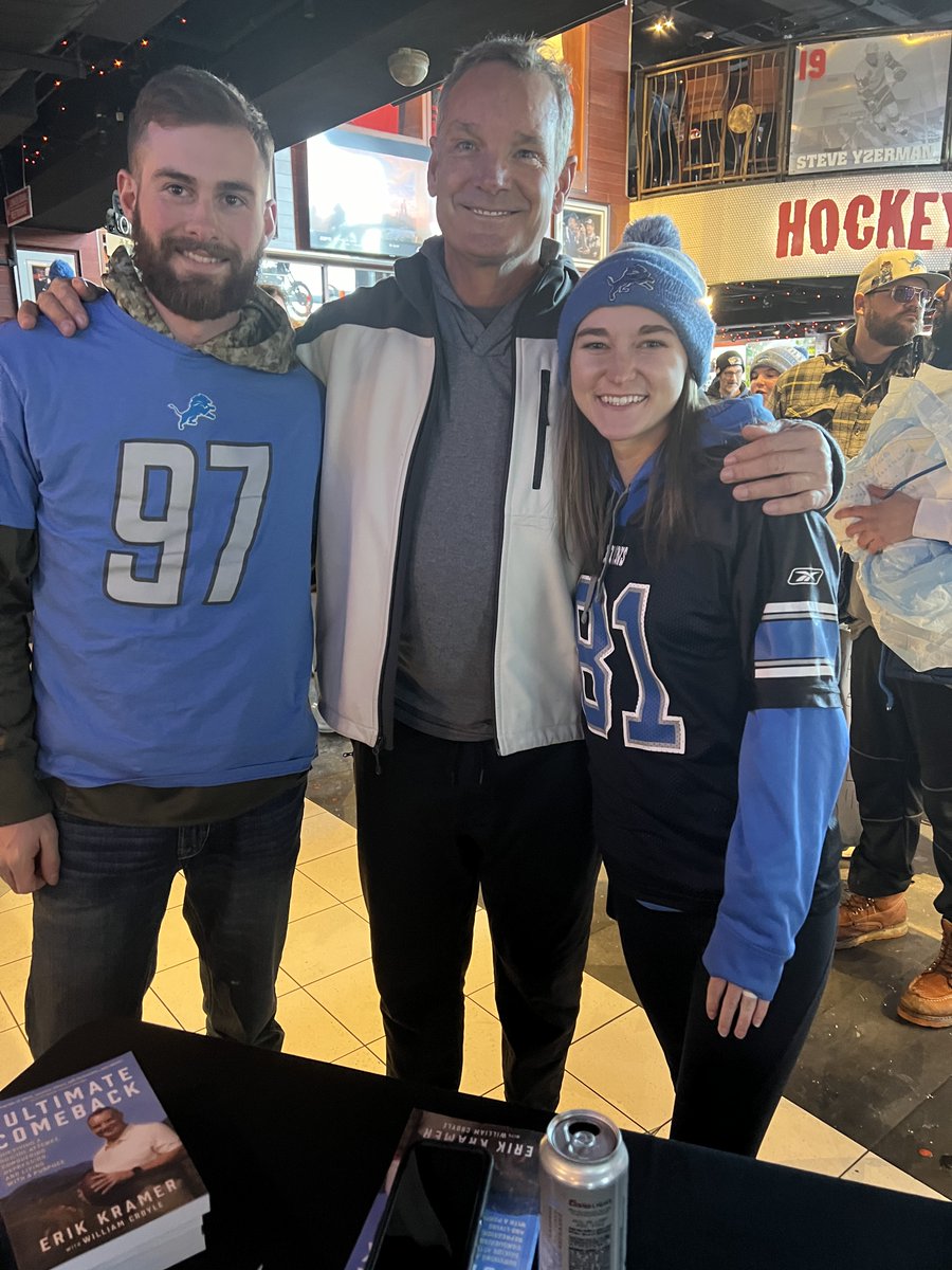 EKPass's tweet photo. Hey Detroit fans! 🏒 Enjoying an amazing time with you at @Hockeytown. Swing by, and let's share the @DetroitLions excitement! I'll be signing copies of my new book until 5:30🦁 #DetroitFans #Hockeytown #GoLions #theUltimateComeback https://t.co/YHOFBO0ciO