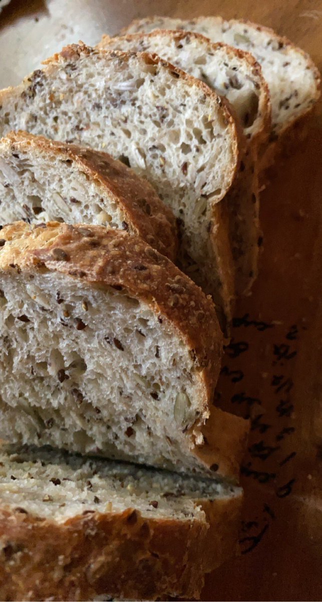 Gifted some sourdough starter that’s been going for 10 years. Fed it &amp; now watching for some fermentation action 🫧Sourdough’s prebiotic action can improve gut health, enhance mood &amp; boost energy #food #medicine #bread #healthy