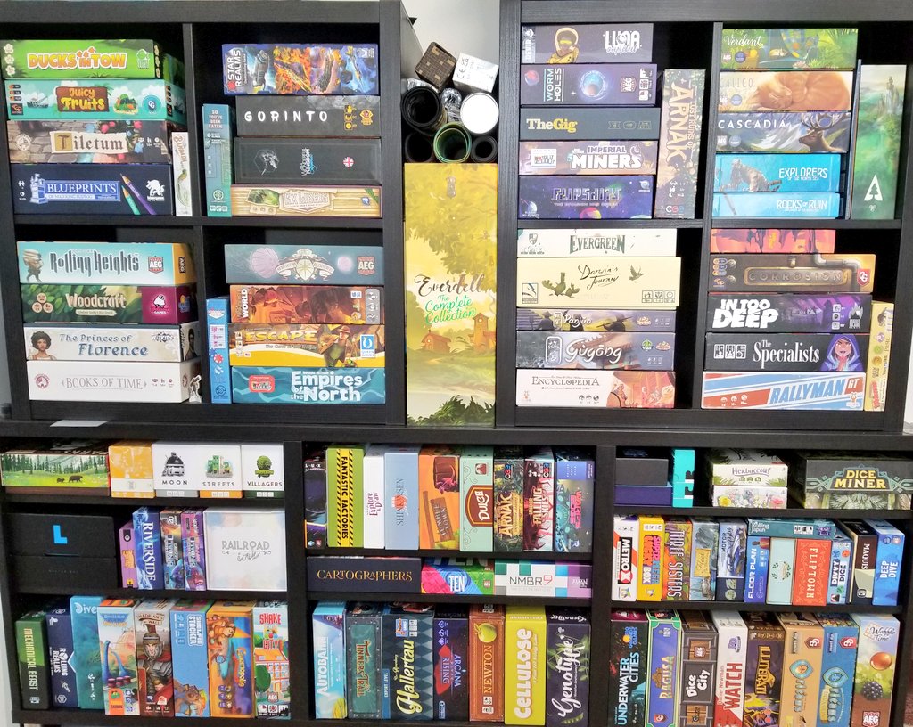 varianthex's tweet image. Reorganized the games shelves today, and added a metal rack for the culling annex 😄 (look at all those empty shelves... 👀)