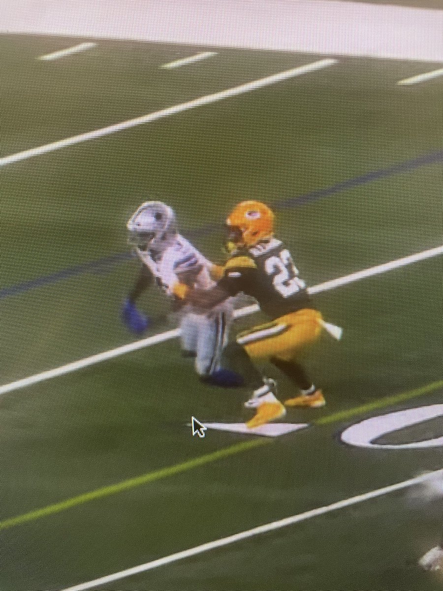 DoctorProfit's tweet photo. If y’all saying holding the receiver on his break and boosting off of him to make a play isn’t a pentalty… then what is a penalty? https://t.co/oNunk2eGD7