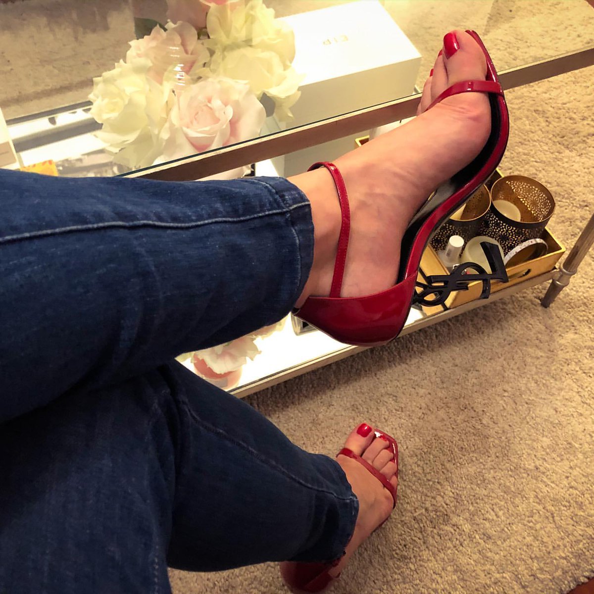 HeelsNylons's tweet photo. YSL red sandals and blue jeans 💙 #yslsandals #redsandals #highheelslover #heelsaddict #sexyfeet #longtoes #higharches #redpedicure #redpedi #shoefie #sandalselfie #mistressnylons https://t.co/lAELcJsPC6