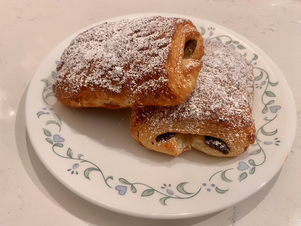 trissio's tweet photo. favorites of the things I baked in 23. lemon tart, pistachio crust cheesecake, chocolate croissants, rosemary blueberry scones. a special shout out to the extremely ugly scones - made with fresh blueberries picked w my best friend &amp; tasted amazing despite looking... rough lol https://t.co/UwCKyAxXUx