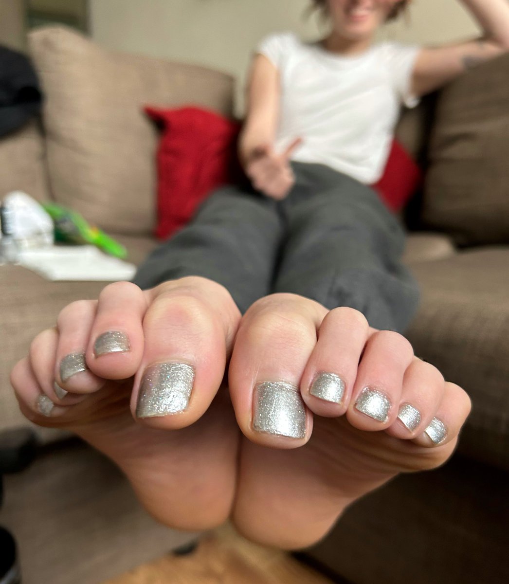 Goddess_Katey's tweet photo. Can you smell my sweaty feet through the screen? 😉

My perfect silver toes make you so weak don’t they ;) happy gooning losers

#findom #femdom #feet https://t.co/hBAbhcaKuJ