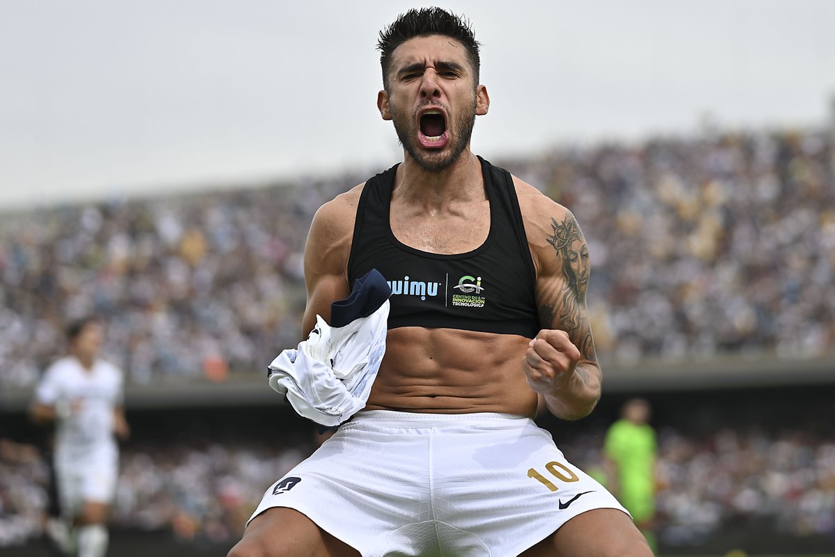PumasMX's tweet photo. Momento top del juego. 🔥🙌

#DePumasSoy #DeCanteraSomos https://t.co/g4IUCwXgPS