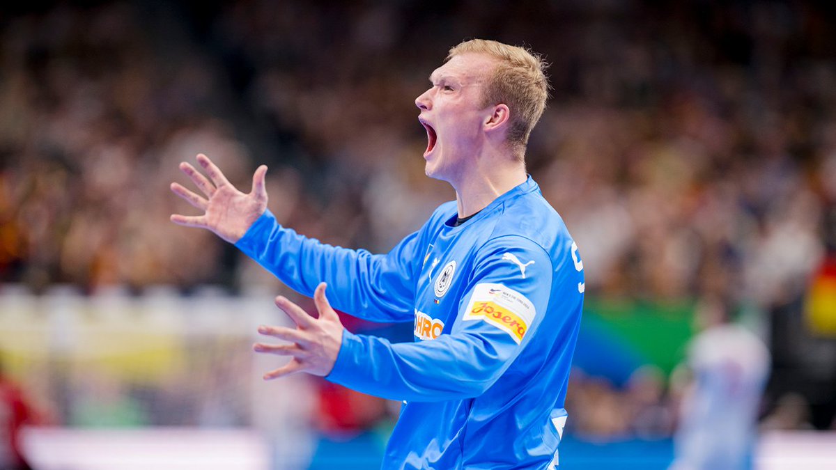 DHB_Teams's tweet photo. Was für ein Abend! 🤯
✅ Sieg gegen Nordmazedonien 🇲🇰
✅ Hauptrundenticket
✅ Ausverkaufte @MBArenaBerlin
📸 Sascha Klahn #MKDGER #HERETOPLAY #WIRIHRALLE #aufgehtsDHB #Handball https://t.co/HeqOl8cGaB